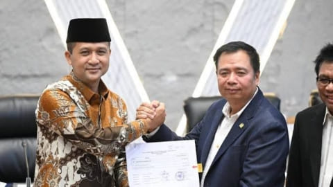 Lasarus: Palu yang Saya Ketuk Bukan Untuk Memberi Karpet Merah ke Transmigran Baru Lasarus: Palu yang Saya Ketuk Bukan Untuk Memberi Karpet Merah ke Transmigran Baru