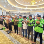 Komunitas Ojol Sholat ghoib untuk Almarhum Affan Kurniawan