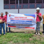 SMP Negeri 5 Satu Atap Marau Ketapang Terima Bantuan Pendidikan Program CSR