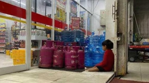 Janji Dijemput! Anak Umur 10 Tahun Nunggu Abangnya di Swalayan Pontianak Hampir 1 Tahun