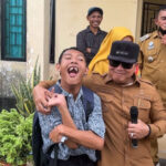 Bupati Sujiwo Kagum dengan Siswa Penyandang Disabilitas di SMA N 2 Kubu
