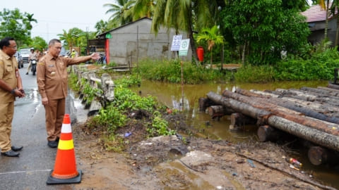 Premprov Bangun Ulang Jembatan Sungai Kakap dengan Desain Modern, Selesai Akhir Desember Premprov Bangun Ulang Jembatan Sungai Kakap dengan Desain Modern, Selesai Akhir Desember