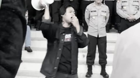 Demokrasi yang Ditarik ke Ruang Elite