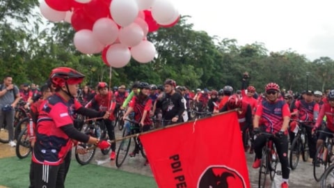 Pesepeda Ikuti Gowes Banteng Bareng PDIP Kalbar