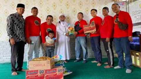 Bersama Gesma 89, Kabid Dokkes Polda Kalbar Salurkan Sembako ke Ponpes di Kubu Raya