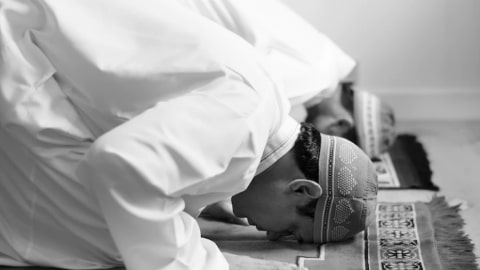 Bacaan Niat Sholat Jumat Lengkap Untuk Makmum dan Imam Arab, dan Latin