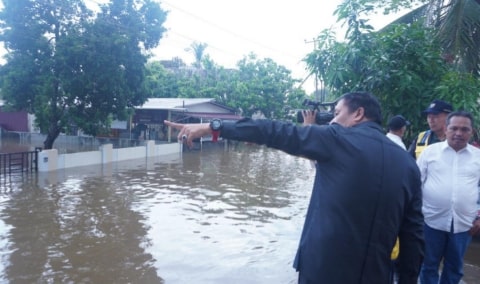 Lasarus: Geobag Tidak Selesaikan Masalah Banjir di Sintang
