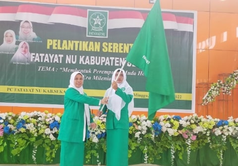 Ketua Fatayat NU Kalbar Melantik Fatayat NU Kabupaten Sekadau