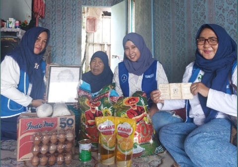 DPC IWAPI Kubu Raya Beri Bantuan ke Para Janda di Hari Pahlawan