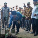 Sujiwo Letakkan Batu Pertama Pembangunan Masjid LDII di Rengas Kapuas