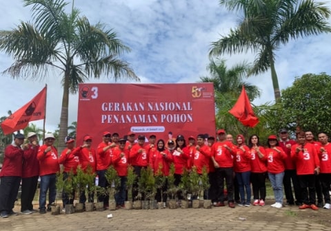 PDI Perjuangan Kalbar Hijaukan Kabupaten Mempawah