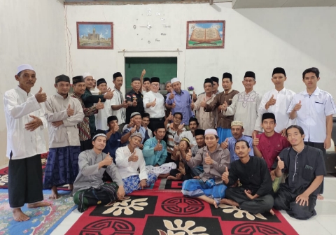 Sujiwo Beri Bantuan Renovasi Masjid di Kubu Raya