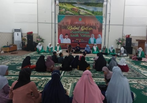 Fatayat NU Kalbar Adakan Khotmil Quran dan Santunan Anak Yatim