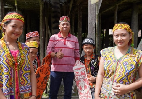Lasarus Dorong Pemugaran Cagar Budaya Berusia 109 Tahun di Kapuas Hulu