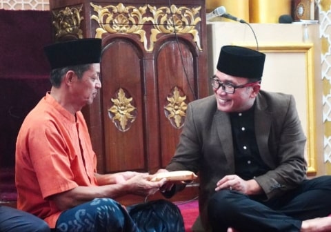 Sujiwo Donasikan 50 Juta untuk Masjid Darunnajah Sungai Raya
