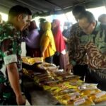 Sujiwo Sumbang 500 Liter Migor untuk Pasar Murah Lanud Supadio