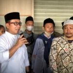 Wabup Sujiwo Antar Santri Lirboyo ke Bandara Supadio