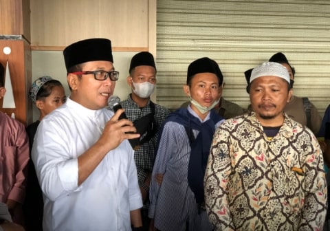 Wabup Sujiwo Antar Santri Lirboyo ke Bandara Supadio
