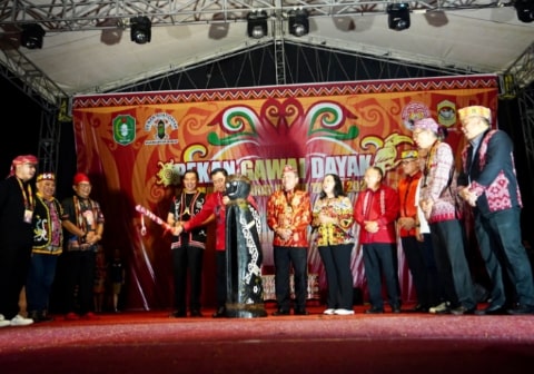 Dampingi Presiden Kelima Lasarus Absen Pembukaan Pekan Gawai Dayak