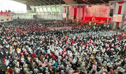 10 Ribu Emak-Emak Jatim Antusias Sambut Ganjar Pranowo di Surabaya