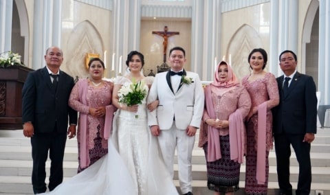 Lasarus Ungkapkan Kebahagiaan Menikahkan Putra Sulung