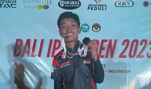 Siswa SMA Negeri 3 Pontianak Juara Dunia Menembak di Bali