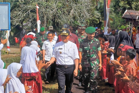 Wabup Kubu Raya Puji Program TNI Manunggal Membangun Desa