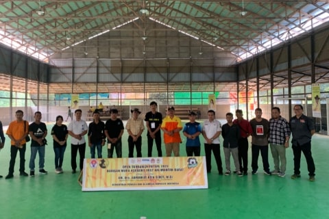 Adrianus Asia Sidot Buka Turnamen Futsal BMK Kalbar di Sekadau