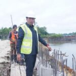 Banggakan Kalbar, Lasarus Raih Penghargaan Pro Pembangunan