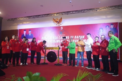 Lasarus Buka Rakercab III  dan IV PDI Perjuangan Kota Pontianak