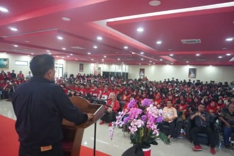 Hadir Via Zoom, Ganjar Sapa Ratusan Relawannya di Kalimantan Barat