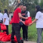 Rayakan HUT Megawati, Relawan Ganjar Mahfud Kalbar Bagikan Paket Sembako untuk Masyarakat