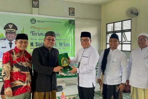 Sujiwo Raih Penghargaan dari Pimpinan Pesantren se-Kubu Raya