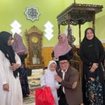 Jelang Idulfitri, Sujiwo Beri Santuni Ratusan Anak Yatim Desa Pal 9