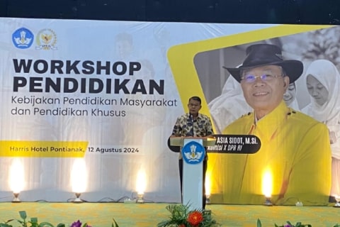 Adrianus Asia Sidot Sebut Guru Honorer Sebagai Pahlawan Pendidikan
