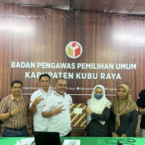 Tim Hukum Jiwo-Sukir Laporkan Dugaan Sabotase Kampanye ke Bawaslu Kubu Raya