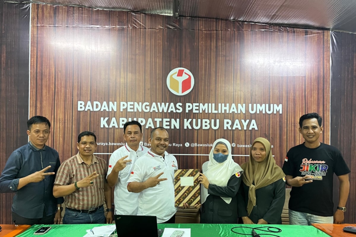 Tim Hukum Jiwo-Sukir Laporkan Dugaan Sabotase Kampanye ke Bawaslu Kubu Raya