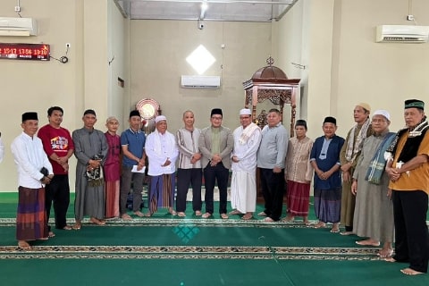 Bantu Penyelesaian Pembangunan, Sujiwo Sumbang Rp 100 Juta Untuk Masjid Awwaluddin