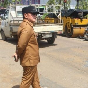 Bupati Sujiwo Tegur Pelaksana Perbaikan Jalan Parit Bugis Sungai Raya