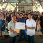 Franciscus Sibarani Bantu Pembangunan Atap Gereja St. Yosef Bawat yang Mangkrak Sejak 2022
