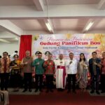 Franciscus Sibarani saat Foto Bersama dalam Acara Peresmian Gedung Serbaguna Pasifikus Bos di Katedral Pontianak