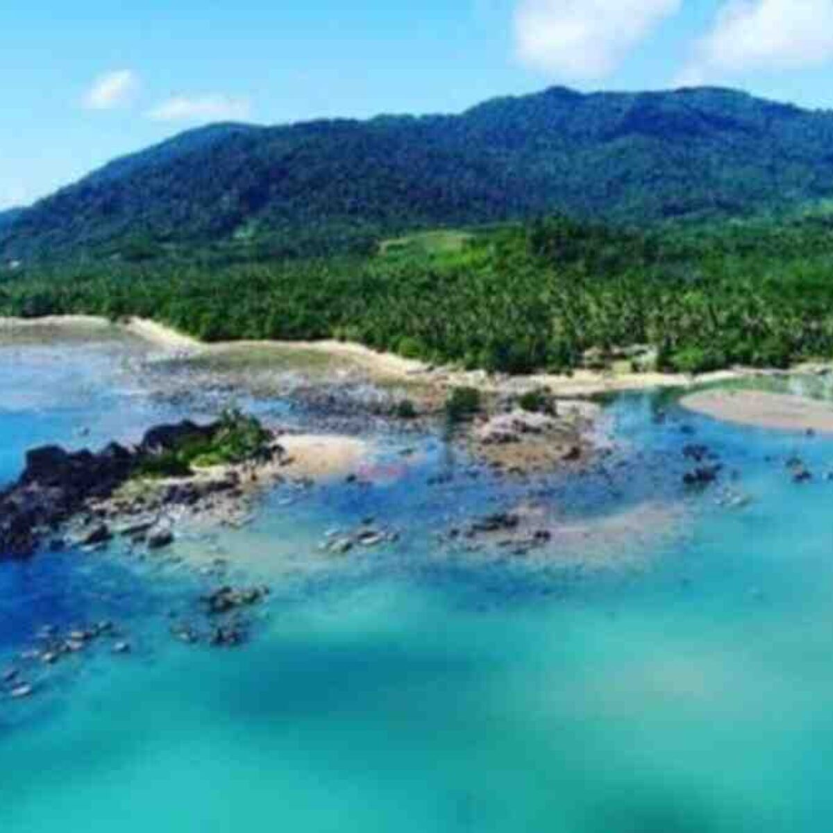 estinasi wisata terindah di Kalimantan Barat mulai dari Pantai Temajuk hingga Danau Sentarum.