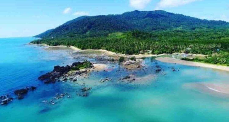 estinasi wisata terindah di Kalimantan Barat mulai dari Pantai Temajuk hingga Danau Sentarum.