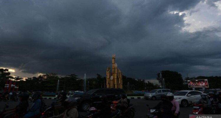 Cuaca Pontianak dan Kubu Raya hari ini Sabtu 20 Juni 2026 berpotensi hujan ringan menurut BMKG Kalbar.