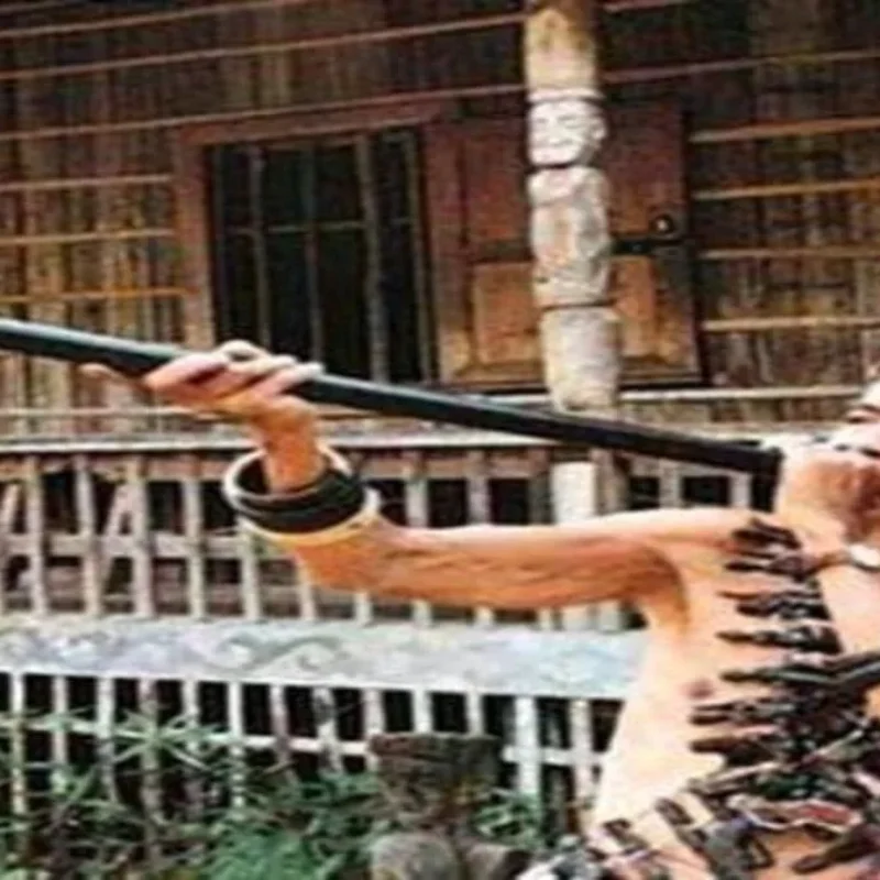 Senjata Tradisional Kalbar Mandau Sumpit dan Keris Melayu