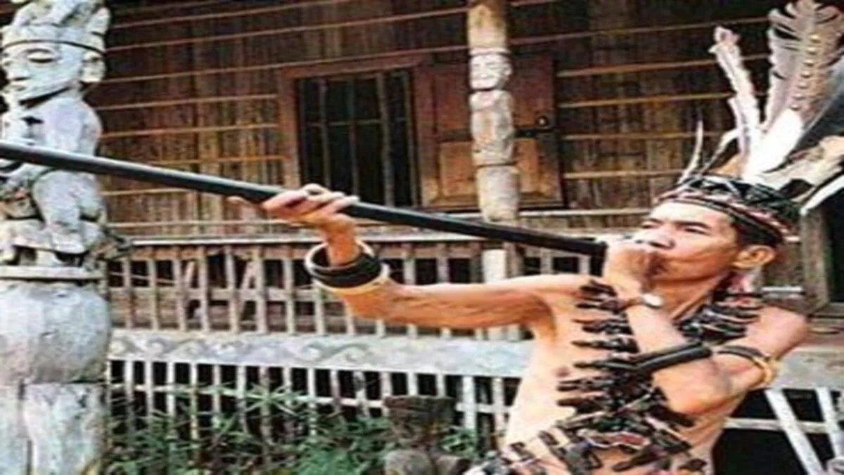Senjata Tradisional Kalbar Mandau Sumpit dan Keris Melayu