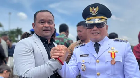 Sujiwo Didesak Mundur, Pimpinan DPRD: Rakyat Kubu Raya 90% Puas dengan Kinerja Beliau Sujiwo Didesak Mundur, Pimpinan DPRD: Rakyat Kubu Raya 90% Puas dengan Kinerja Beliau