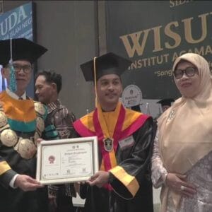 Dari Kampus untuk Masyarakat, Ferdy Hasan Haswin Raih Penghargaan Wisudawan Terbaik