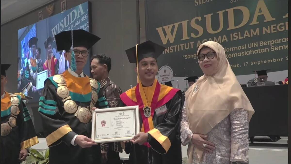 Dari Kampus untuk Masyarakat, Ferdy Hasan Haswin Raih Penghargaan Wisudawan Terbaik Dari Kampus untuk Masyarakat, Ferdy Hasan Haswin Raih Penghargaan Wisudawan Terbaik