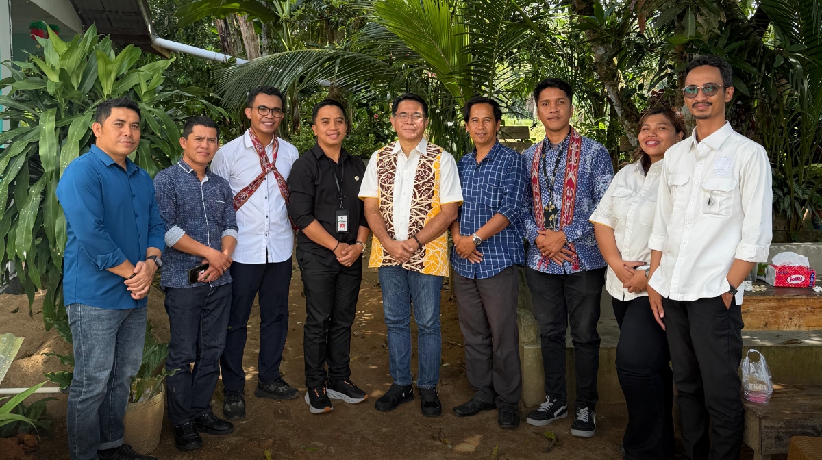 Foto Bersama Sibarani Terima Audiensi Kepala Desa se-Kecamatan Sadaniang; Warga Keluhkan Jalan Rusak